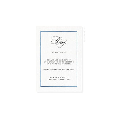 RSVP-Karte mit blauem Rahmen und „Rsvp“ in hellgrauer Schreibschrift, Schrift und Text klar