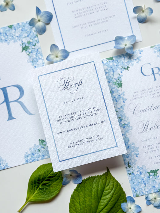 Wasserfarben-Rahmen RSVP-Karte mit floralen Details, blauem Umrandungsrahmen und Schriftzug „Rsvp“